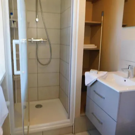 Superb Tres Bien Situe A 1300 Apartment