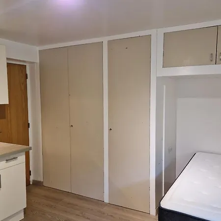 Appartement Superb Très Bien Situé à 1300 *